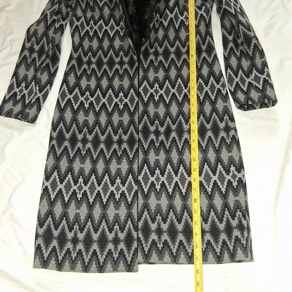INC International Concepts Wimen Size S Black and Gray Zigzag Cape - Picture 14 of 16
